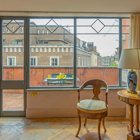 Via Del Corso Charm & View In The Heart Of