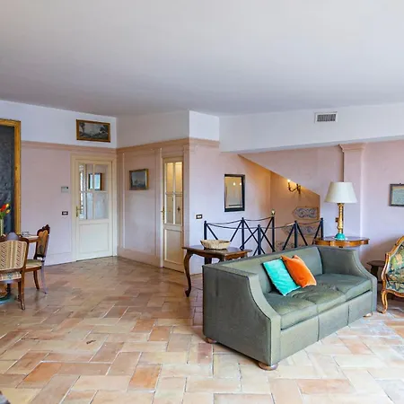 Via Del Corso Charm & View In The Heart Of Apartamento *