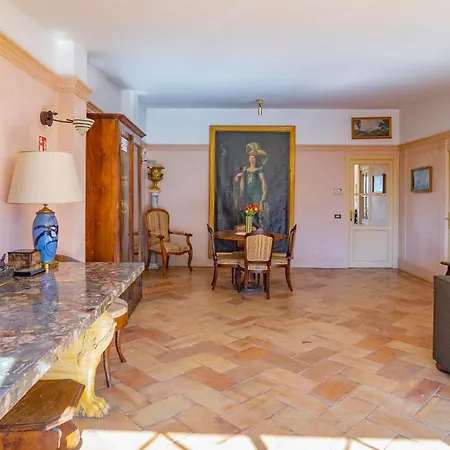 Easytopstay - Charme And View In The Heart Of Apartment